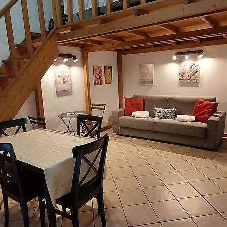 Gemelli Holidays -2 Easy Lofts, Groundfloor With Courtyard, Mezzanine Bedroom, Baby & Pet Friendly, Near Monte Mario Station Connecting To Center In 20 Minutes, 2 Steps From Bus, Groceries, Restaurants, Park, Cycle Path - Warm Guest Care In 4 Languag Kültér fotó